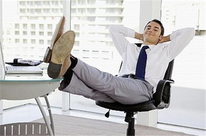 366-feet_on_desk.jpg