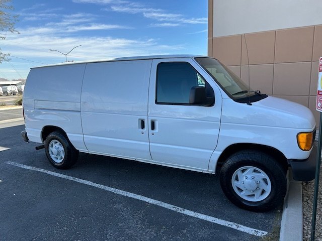 Fully loaded carpet cleaning van, lots of extras, excellent condition, clean title!